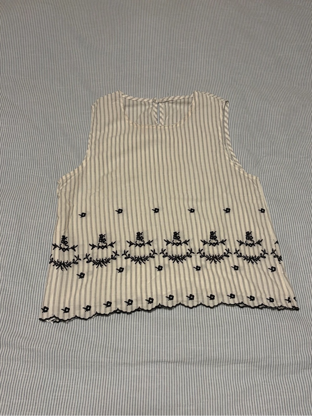 Size S Embroidered Stripe Sleeveless Top - White & Navy